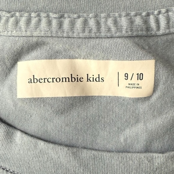 4/$25 Abercrombie kids Long Sleeve Embroidered Logo Tee Shirt Girls 9/10 Blue - Picture 6 of 8